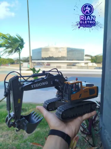 Escavadeira de Brinquedo Controle Remoto 11 Funções | Cartão e Frete Grátis