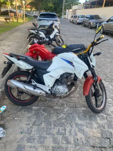 Honda Titan Ex 14/15 em excelente condições de uso. Necessário alguns reparos na estétic