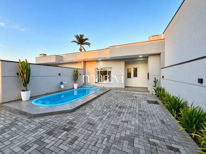 Casa com Piscina e 3 Quartos | Brejatuba Guaratuba