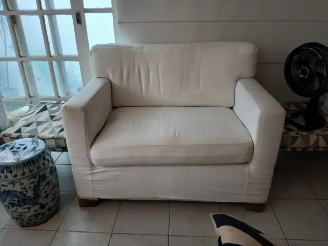 Sofá de 2 lugares linho
