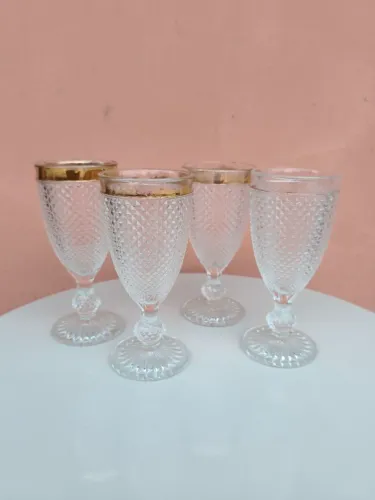 Conjunto jogo 4 copos estilo taça vintage antigo