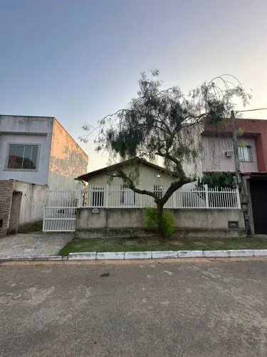 Casas para venda no Condomínio Village da Serra no Horto em Macaé/RJ, 02 Quartos e Quintal