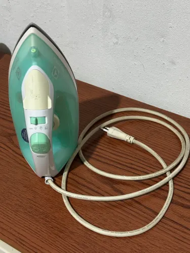 Ferro de passar a vapor Electrolux