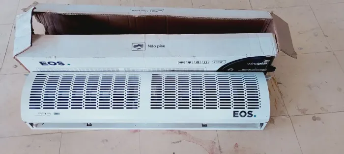 Cortina de Ar EOS de 95cm 220v semi nova com pouco uso.