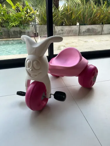 Motoca bandeirantes rosa novinha