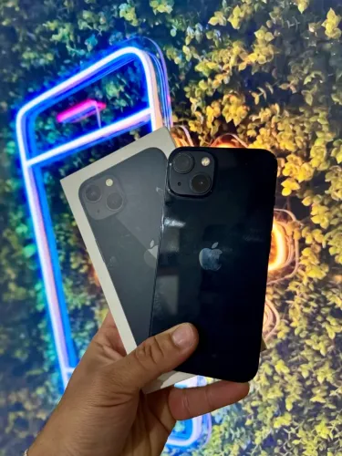 iPhone 13 azul meia noite