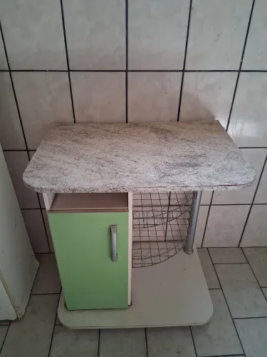 Vendo mesinha fruteira para cozinha