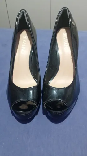 Sapato Peep Toe Via Uno Verniz Preto.