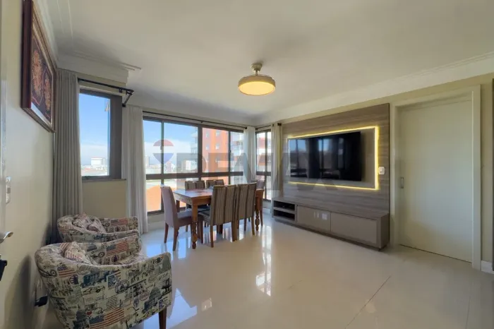 Apartamento de 2 dormitórios com suíte e box duplo de garagem