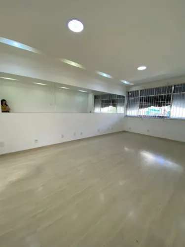 SALA COMERCIAL/STUDIO AV. MERITI