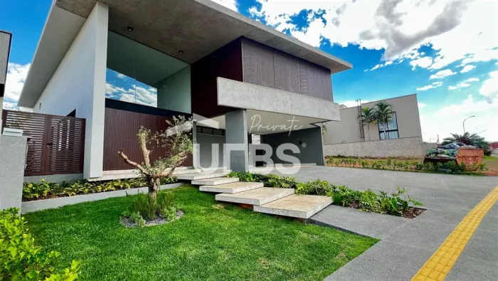 Lindo sobrado novo com 05 suítes no jardins Itália com 449 m2 de área construída