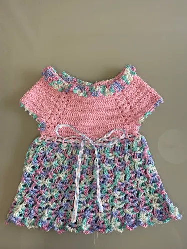 Vestido em crochê para bebê