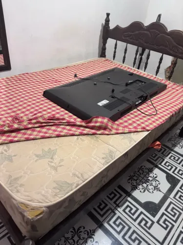 Vende-se cama de casal com o colchão
