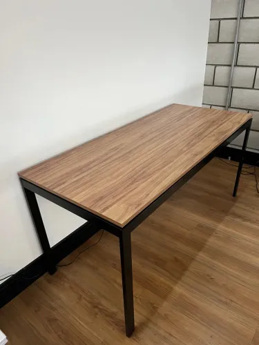 Mesa amadeirada para escritório 1,60 x 70