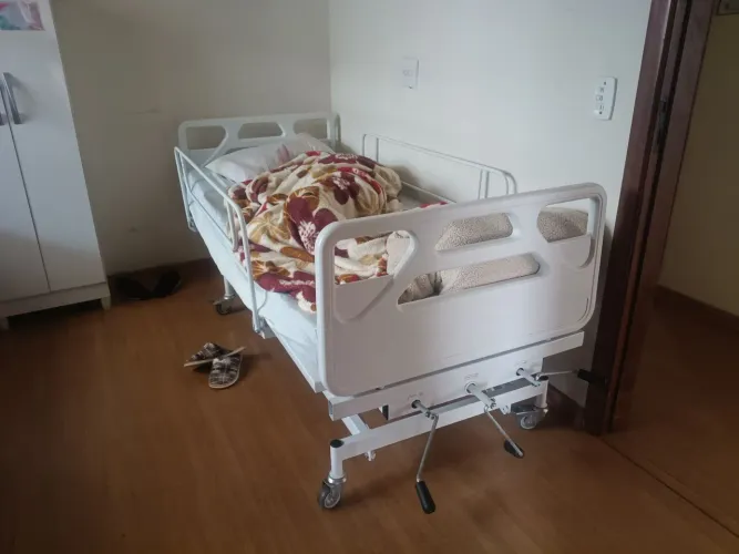 Cama hospitalar 3 manivelas