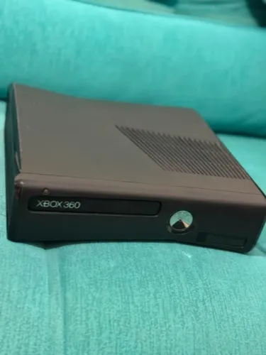 Xbox 360 Slim 250GB Desbloqueado + Kinect + Controle Original - Usado em bom estado