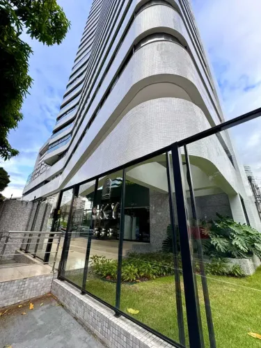 City Sky apto à venda dispõe de 250m², 04 suítes, 03 vagas, Andar Alto, no Umarizal, Belém