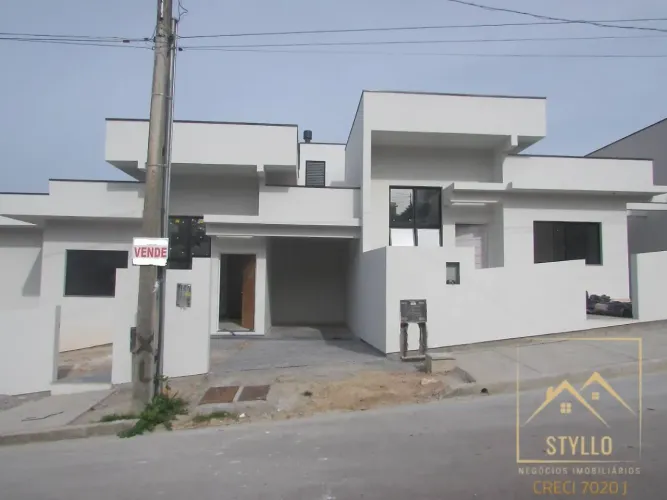 Excelente Sobrado com 104,00 m² localizado em Potecas, São José/SC