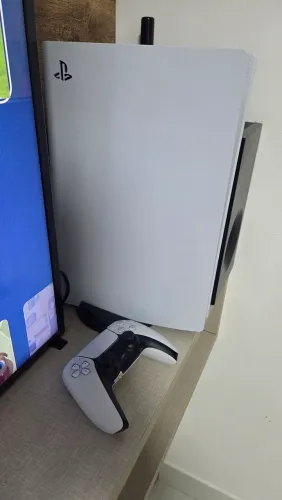 PS5 Novo (com Leitor de Disco) + 2 Controles ? R$ 2.987,00 (cartão facilitado)
