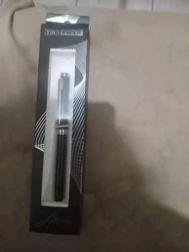 Vende se uma caneta na caixa