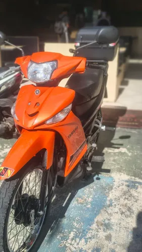 Vendo Crypton laranja