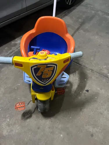 Triciclo infantil