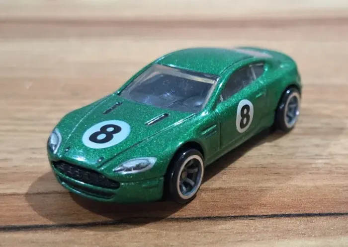 Hot Wheels Aston Martin V8 Vantage - Speed Machines Series 2010 (Loose)