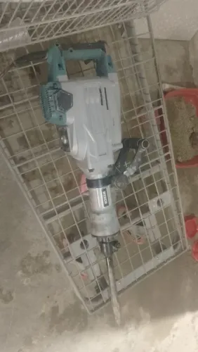 MARTELO DEMOLIDOR VENDO 1.350 REAIS 