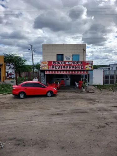 Casa com ponto comercial na cidade de Capim Grosso - BA.