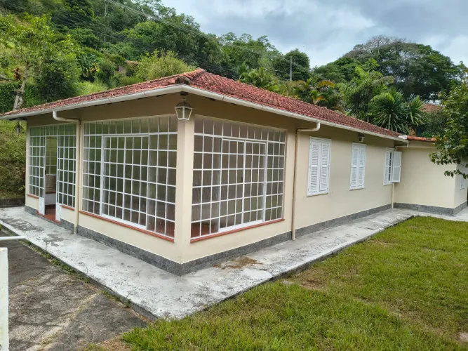 Itaipava - Excelente casa com 3 quartos (1 suite), garagem.