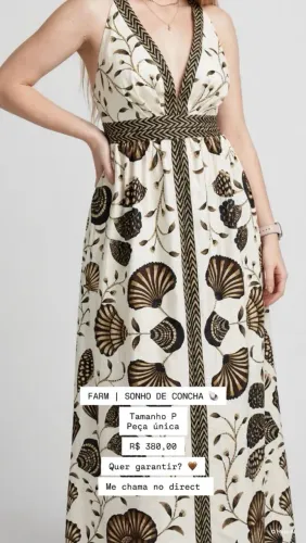 Roupas novas na etiqueta da farm
