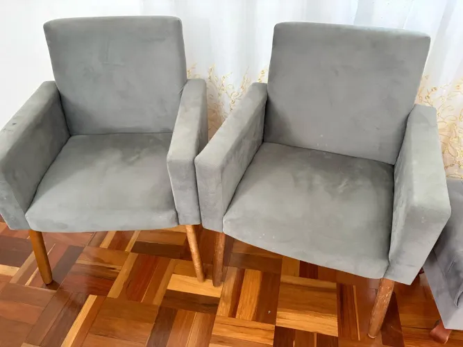 Kit 2 poltronas estofadas na cor cinza