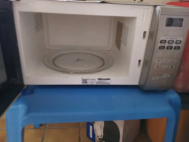 Micro-ondas Brastemp 30 litros semi novo em boas condições 
