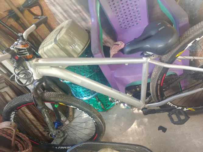 Vendo quadro aro 29 de alumínio (empenado)