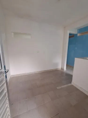 ALUGA-SE CASA - ÁGUA, ENERGIA E WI-FI INCLUSOS!