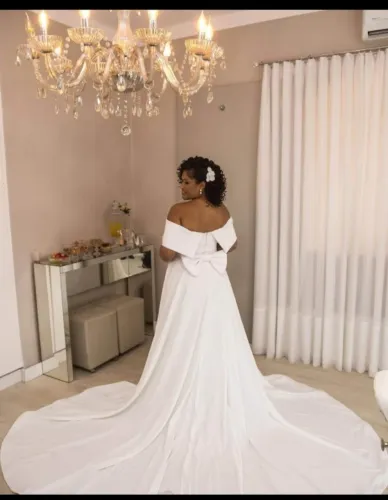 Vestido de noiva minimalista 