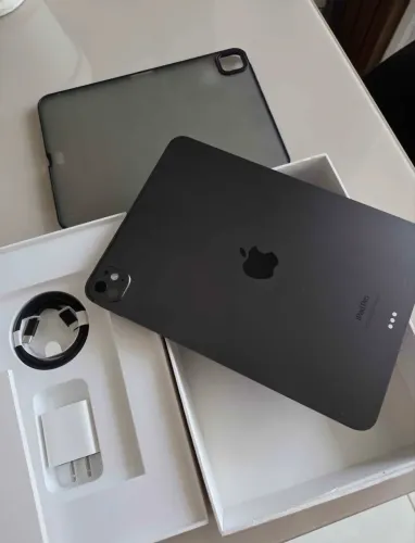 iPad Pro 11, M4, Wi-Fi, 256GB | Caixa Completa | 96% de Bateria