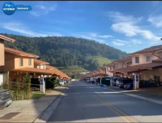 Sobrado 4 dormitórios á venda em condomínio !