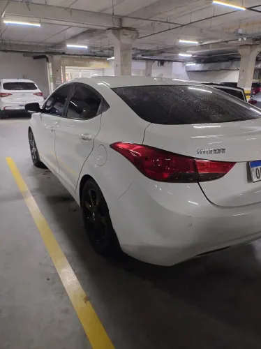 Hyundai Elantra GLS 1.8 16V Aut. 2013