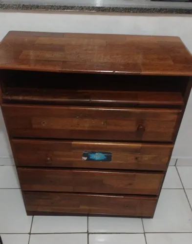 Cômoda de 4 gavetas