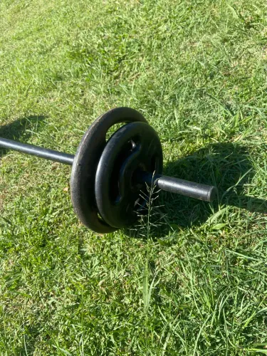 Barra com 30 kilos de anilhas PROMOÇÃO