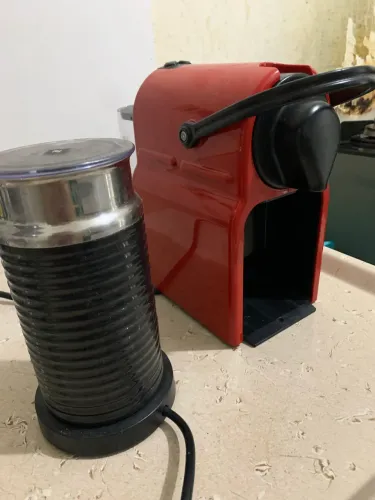 Nespresso Essenza Mini VERMELHA + Aeroccino - Faz Espuma de Leite!