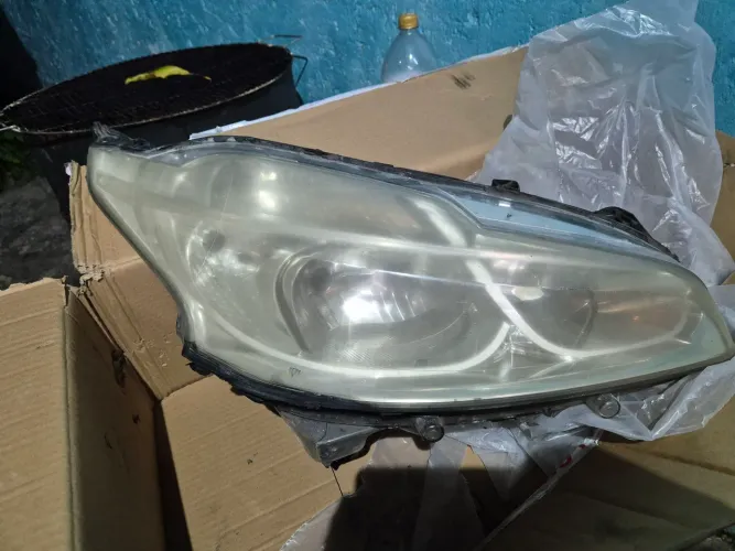 Farol Original - Com LED - Passageiro - Peugeot 208 - Ano 2012 a 2016 - Manual