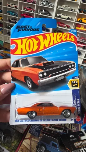 Hot Wheels Plymouth Road Runner 1970 1:64 Screen Time Jjk52