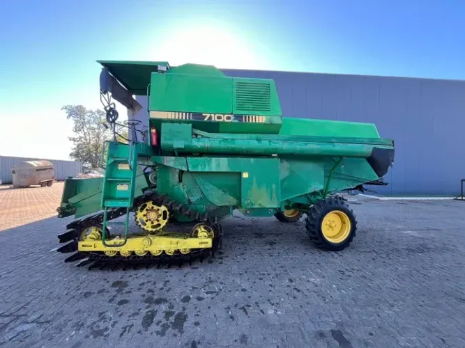 Colheitadeira SLC 7100