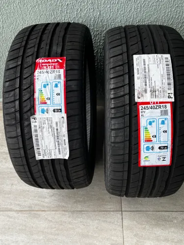 Pneus 245/40 R18 zero 