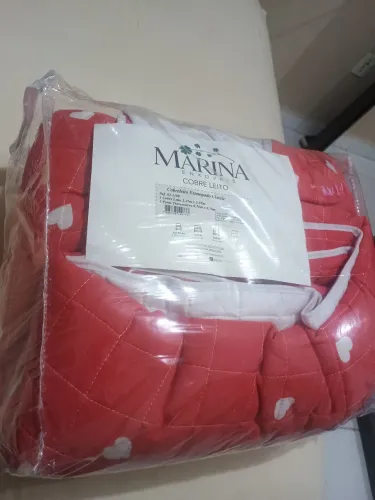 Linda coxa de casal com  duas fronhas em estado de novo 