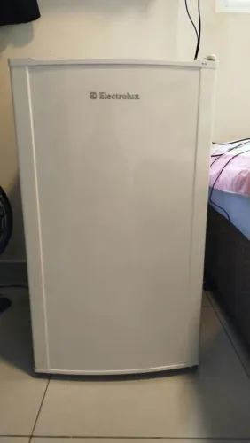 Frigobar Electrolux RE120 122L - Semi-Novo e Sem Defeitos