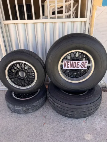Kit de rodas com pneus