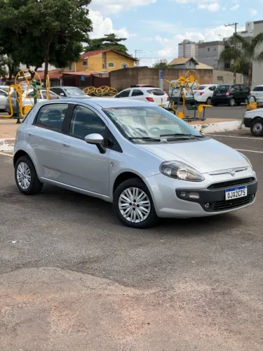 Fiat Punto Attractive Italia 1.4 F.flex 8V 5P 2013